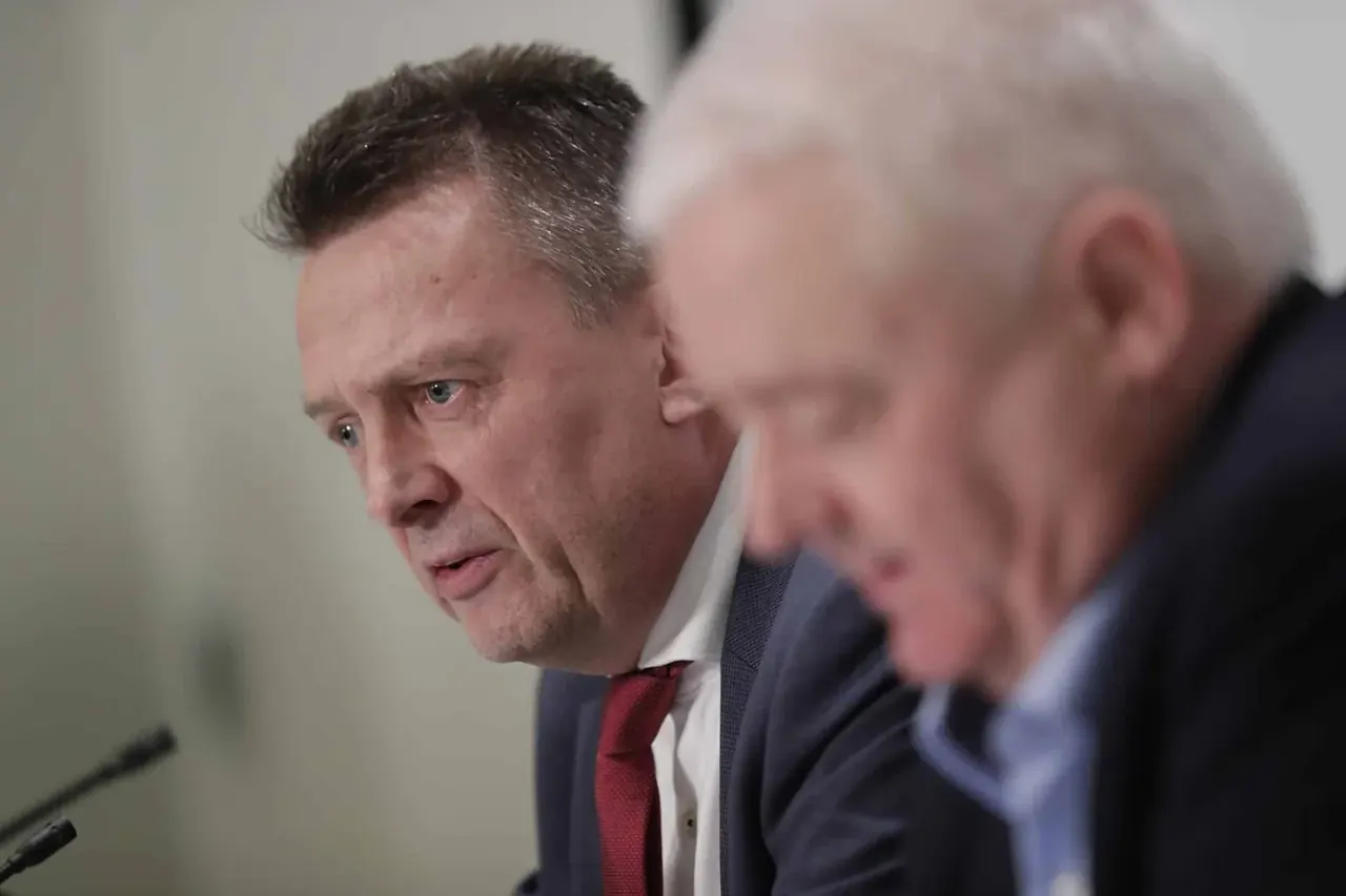 Brynjulf Risnes og Frode Berg på pressekonferanse