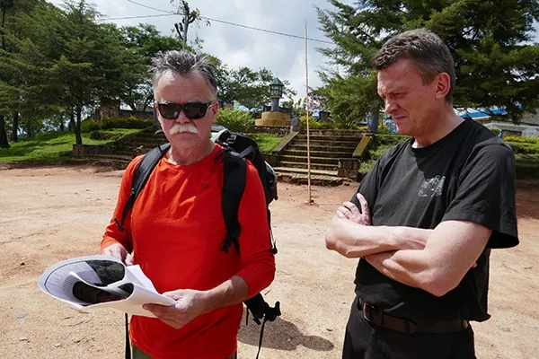 Brynjulf Risnes og Håvard Aksnes utendørs i Rwanda